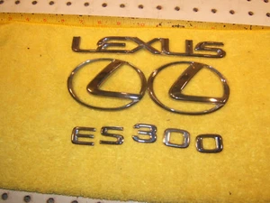 Lexus 2000 ES300 sedan Rear deck lid /hood CHROME plastic OEM 4 Emblems,NOT GOLD - Bild 1 von 12