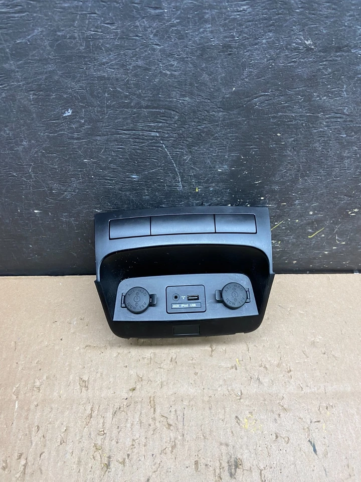 2011-2013 Kia Sorento Center Console Aux USB Power Outlet T6318 DG - image 1 of 4