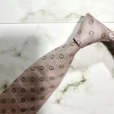 Corbata GUCCI Rosa 100% Seda Por Todas Partes GG Logo Patrón Para Hombre Hecha en Italia Foto 1 de 4