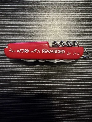 Navaja estilo ejército suizo vintage con múltiples herramientas y hojas cita bíblica Foto 1 de 4