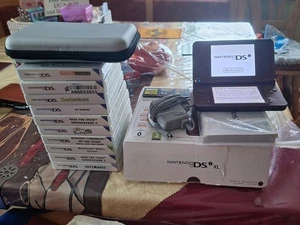 Nintendo DSi XL mit Zubehör und Spielen - Bild 1 von 10