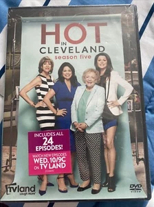 Hot In Cleveland Season Five 5 DVD New Sealed!! - Foto 1 di 4