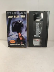 Deep Blue Sea VHS Movie Tape Horror Creatures Sharks Samuel Jackson Thomas Jane  - Picture 1 of 4