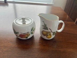 Royal Worcester Evesham Milchkännchen und Zuckerdose mit Deckel Goldrand Obst - Bild 1 von 6