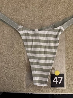 Pink By Victoria’s Secret, XL Sage, Verde  Logotipo a Rayas Blancas, Tanga Bragas Foto 1 de 3