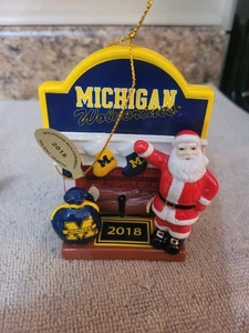 Michigan Wolverines Danbury Mint Annual Christmas Ornament 2018 Kamin - Bild 1 von 2