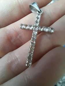 croce in oro bianco 750 con brillanti - Foto 1 di 6