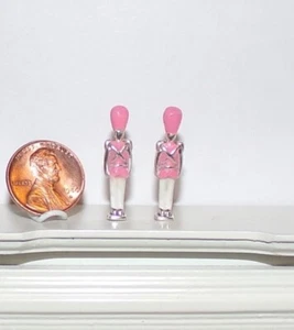 PAR DE SOLDADOS CASCANUECES DE NAVIDAD EN MINIATURA CASA DE MUÑECAS ESCALA 1:12 PERSONALIZARLO - Imagen 1 de 10