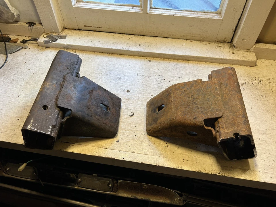 Soportes de cuadro de motor Toyota Land Cruiser FJ60 2F Foto 1 de 1