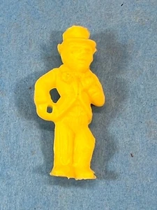 "Figura de plástico Palmer Circus Sideshow AMARILLO HOMBRE CORTO ENANO DE LA DÉCADA DE 1960 2" - Imagen 1 de 4