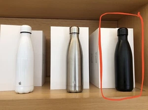 Botella de agua Apple Store S’well Swell negra acero inoxidable chimenea Londres - Imagen 1 de 2