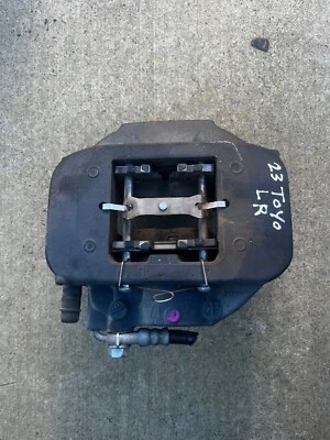 PINZA FRENO TRASERO IZQUIERDO TOYOTA MIRAI XLE 21-23 OEM Foto 1 de 4