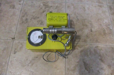 ¡¡Funcionando!! Contador Geiger CDV-700 con altavoz CDV-705!! ¡Historia de la Guerra Fría!! Foto 1 de 4