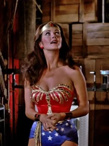 A Lynda Carter Pic As Wonder Woman 8x10 Picture Celebrity Print - Picture 1 of 1