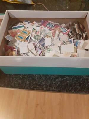 10000+ WORLD OFF PAPER COLLECTION / MIXTURE STAMPS JOB LOT (KILOWARE) - Image 1 of 4