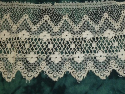 Lote de 4 Piezas Antiguo Victoriano Encaje Vestido Período Disfraz Borde Aguja Vintage Foto 1 de 3