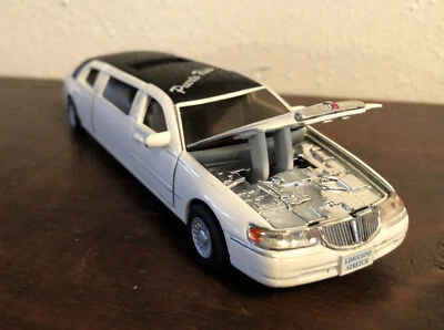 Lincoln Town Car 1999 limusina elástica blanca escala 1/38 - Puerto Rico Foto 1 de 4
