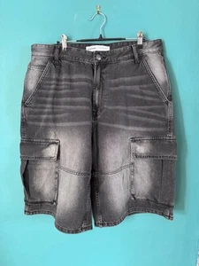 Bershka gewaschene schwarze Denim Cargoshorts 34 Zoll Taille. Unisex - Bild 1 von 3
