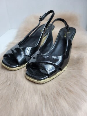 Sandalias Cole Haan de alpargata de charol negro con cuñas punta abierta Foto 1 de 4