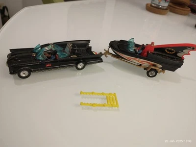 Corgi Toys Batman Batmobile mit Anhänger und Boot Metall - Bild 1 von 4