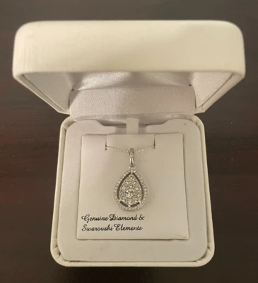 Collar de plata de ley 925 con elementos de Swarovski y diamantes genuinos de pera Foto 1 de 4