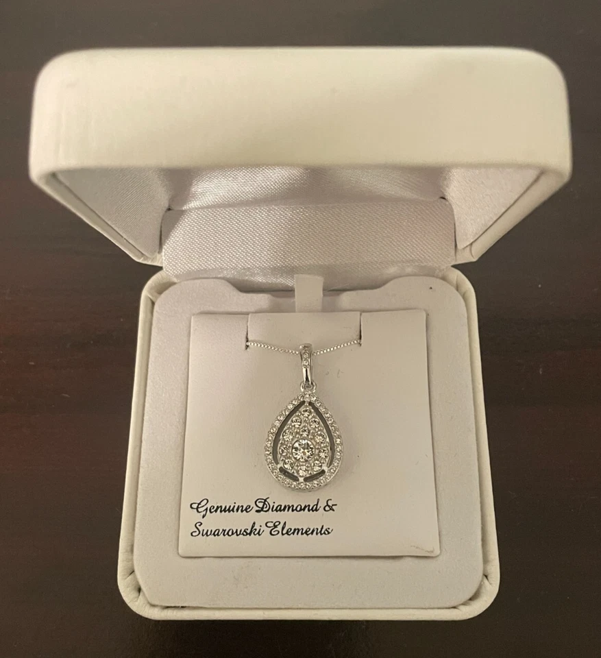 Collar de plata de ley 925 con elementos de Swarovski y diamantes genuinos de pera Foto 1 de 4