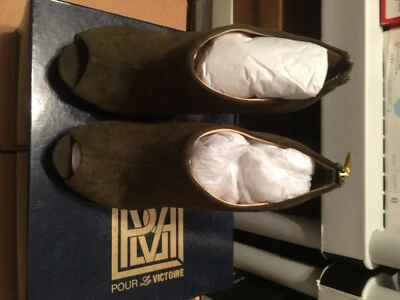 Pour La Victoire Forsa, Gamuza Niño Verde Ejército, Parte Superior de Cuero, Vero Cuoio, 6.5M EE. UU. Foto 1 de 4