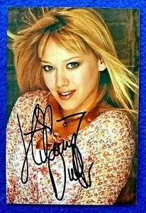 HILARY DUFF - Signed "Pink Floral Top" 4 x 6 Colour photo COA - Bild 1 von 2