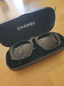 Occhiali da sole CHANEL 01450 94305 Matelasse nero usati - Foto 1 di 5