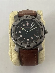 VICTORINOX Swiss Made Unisex Watch Quartz Analog Silver Tone *GREAT CONDITION* - Picture 1 of 7