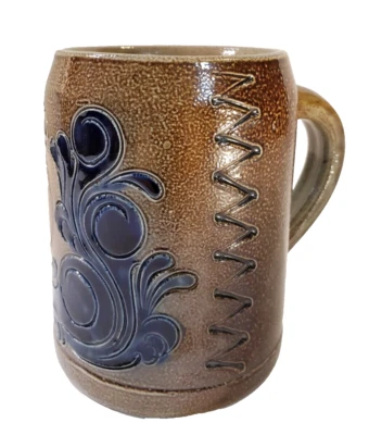 TAZA ALEMANA DE GRES POR A. HALBERSTADT Firmada 4.75" Alto x 3 3/8" Diámetro Foto 1 de 4