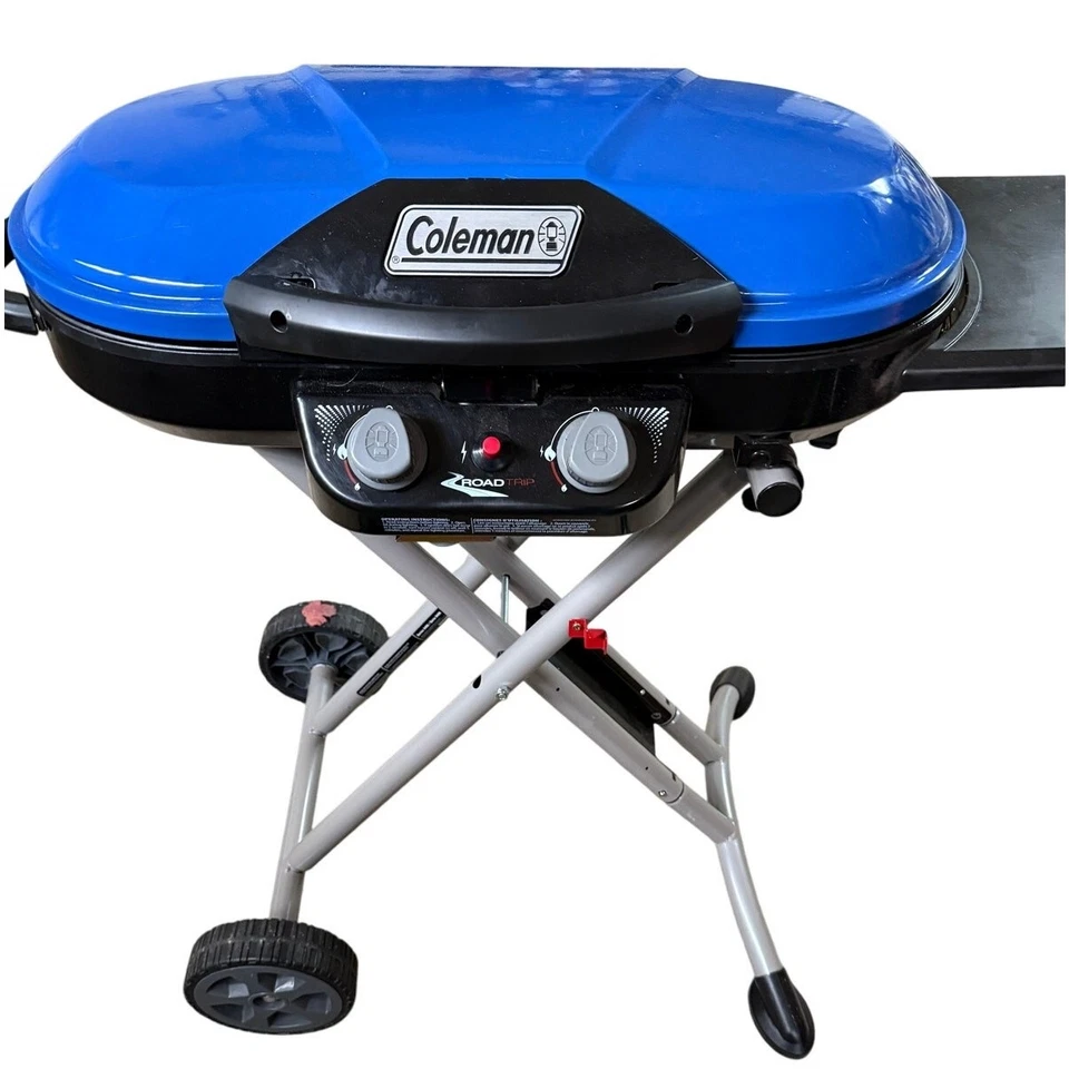 Parrilla portátil Coleman RoadTrip® X-Cursion de 2 quemadores de gas propano en azul  Foto 1 de 4