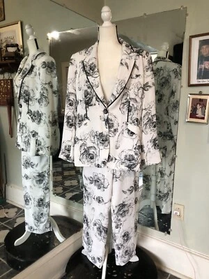 Harve Benard Women’s 2 Pc Suit Blazer Size 16 Whites Black Floral Pants Size 14 - Image 1 of 4
