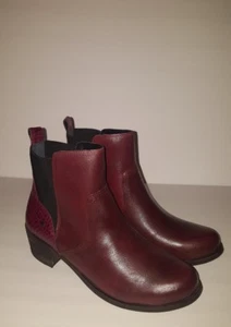 NIB UGG WOMEN'S KELLER CROCO COLOR: CORDOVAN SIZE: US 10 - Picture 1 of 9