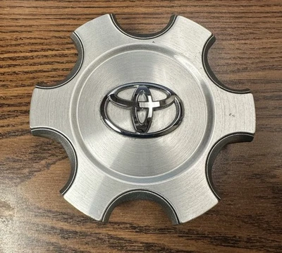 Tapa central de llantas de aleación OEM 4260B-35010 2010-2013 TOYOTA 4RUNNER Foto 1 de 4
