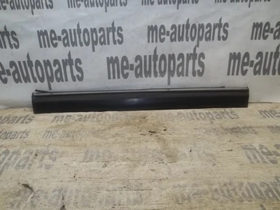 77-85 Mercedes-Benz W123 lado del pasajero puerta trasera derecha moldura inferior OEM Foto 1 de 4