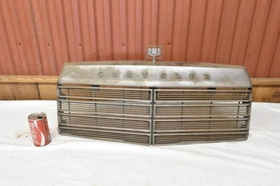 Bonito montaje de rejilla vintage Mopar 1974/1975 Chrysler New Yorker Foto 1 de 4