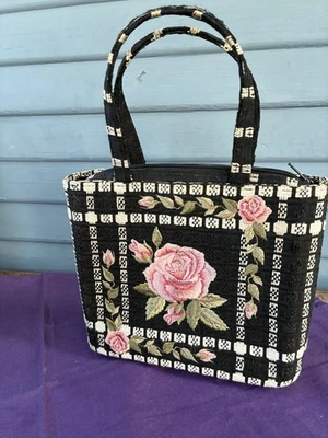 Auténtica Isabella Fiore negra. Rosas rosas bordadas. Detalle bordado blanco Foto 1 de 4