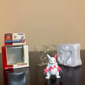 Moncolle 123 Zangoose Pokemon Figure TOMY F/S FEDEX - Picture 1 of 11