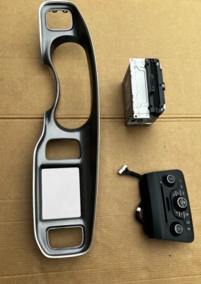 2011 2012 2013 2014 Dodge Charger 8.4 Uconnect Radio Kit Pantalla Bisel DVD OEM Foto 1 de 4