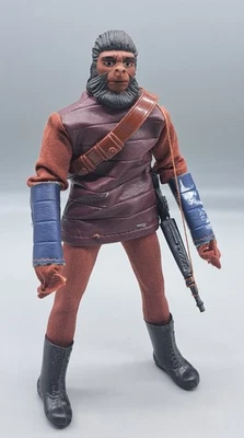 Boneco de ação 1974 Mego PLANET OF THE APES Soldier Ape 8" POTA Gorilla Complete - Imagem 1 de 4