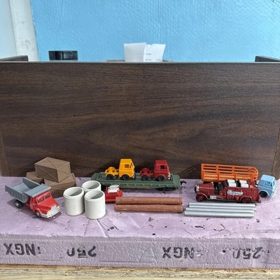 Ho Scale Miscellaneous  Vehicles + Industrial Loads & Railcar￼ - Image 1 of 4
