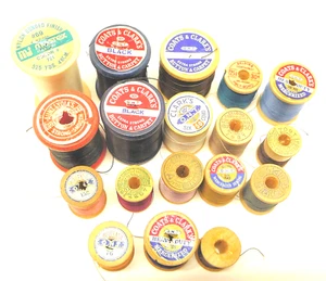 Lote de 18 carretes de hilo de coser madera surtida vintage - Imagen 1 de 4