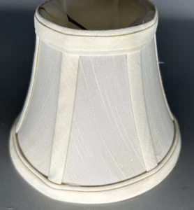 Unbranded lined fabric off white 5" paneled clip on lamp shade - Picture 1 of 6
