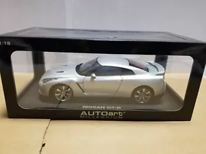 Autoart 77386 NISSAN GT-R R35 SILVER 1/18 - Foto 1 di 11