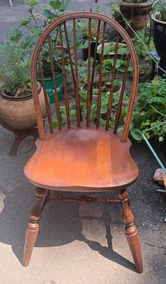 Silla Windsor antigua Nicoles y piedra Foto 1 de 4