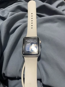 Apple Watch Series 3 38mm Slightly Used Basically Brand New With Charging Cord - Photo 1 sur 7