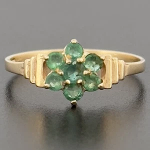 9ct Yellow Gold Emerald Cluster Ring Size M 1/2 Hallmarked - Picture 1 of 8