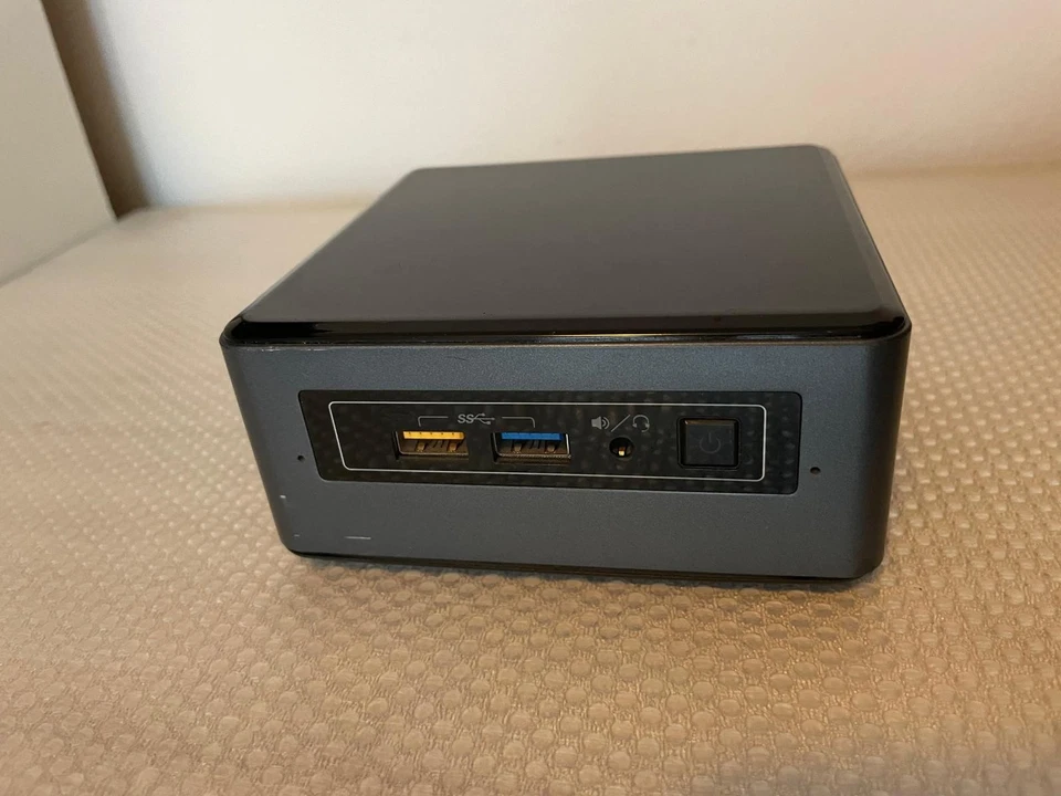 Intel NUC6CAYH  Intel Celeron J3455 8Gb Ram 256Gb Nvme , 1x VGA, 1x HDMI, 1x M.2 - Immagine 1 di 3