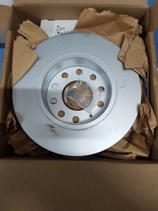 GENUINE NEW AUDI SEAT SKODA VW REAR BRAKE DISCS & PADS JZW698601AB - Picture 1 of 3